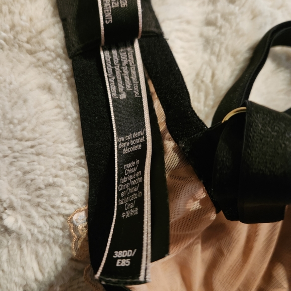 Victoria's Secret Underwire Unlined Low Cut Demi Bra  - Picture 5 of 5